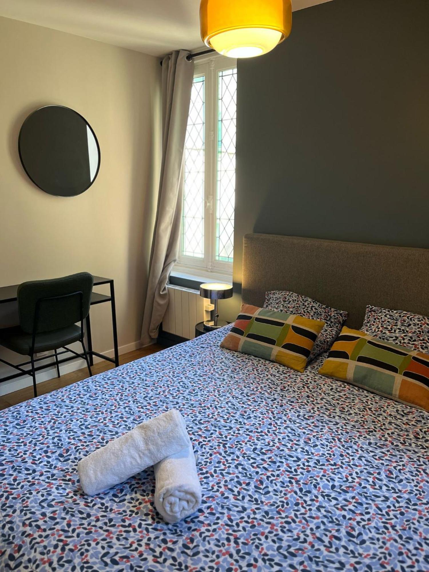 Le Petit Chateau Du Docteur Cambournac Bourges Bagian luar foto
