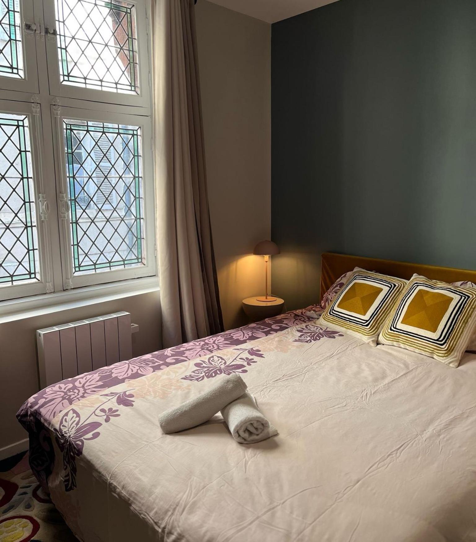 Le Petit Chateau Du Docteur Cambournac Bourges Bagian luar foto